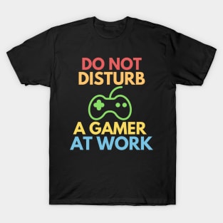 Do not disturb a gamer at work! T-Shirt